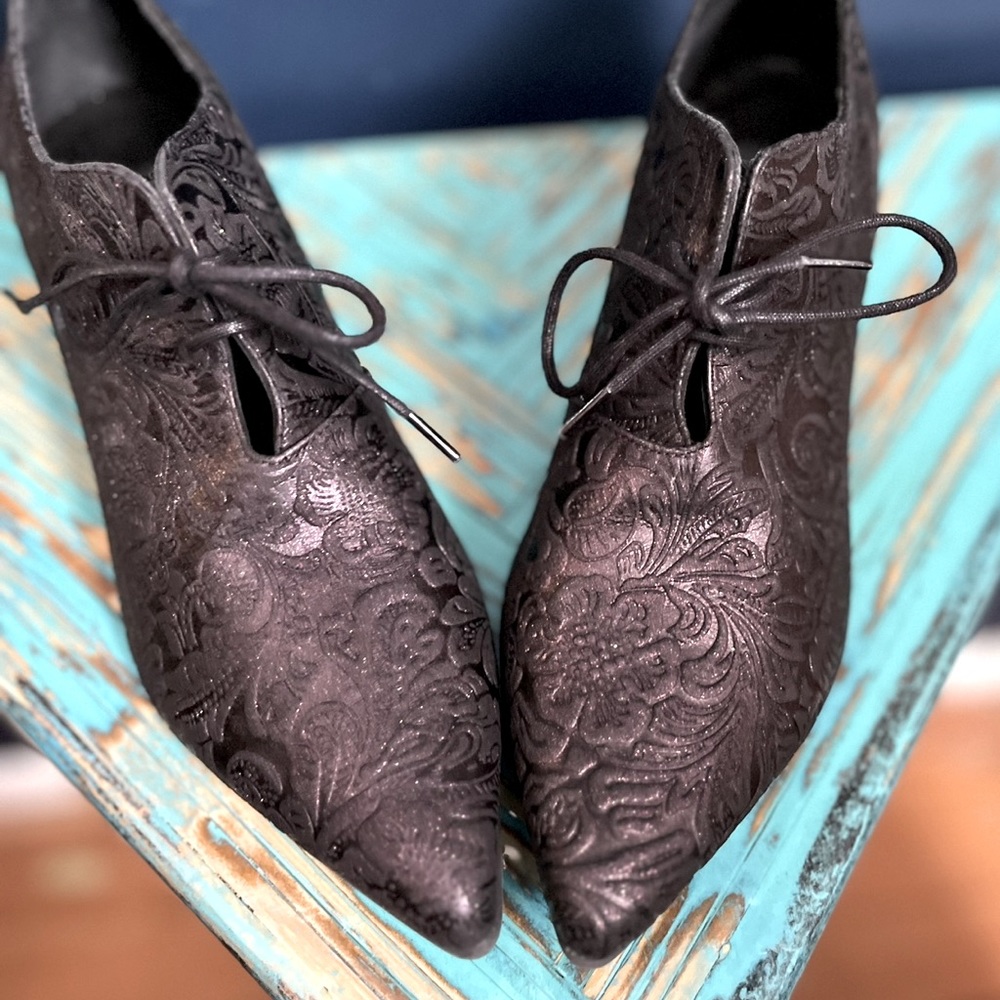 Fluevog Firefly Linearis size 9.5